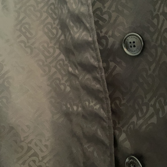 NWT black Burberry trench in subtle and sophisticated TB print - Picture 2 of 15